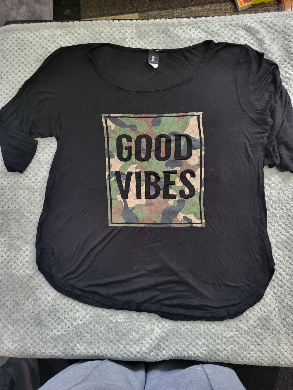 Libian Black Long Sleeve Tee with Camouflage‎ "Good Vibes" Print 3x